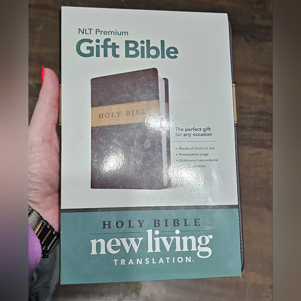 NLT Premium Gift Bible, New 'Leather-like' Cover